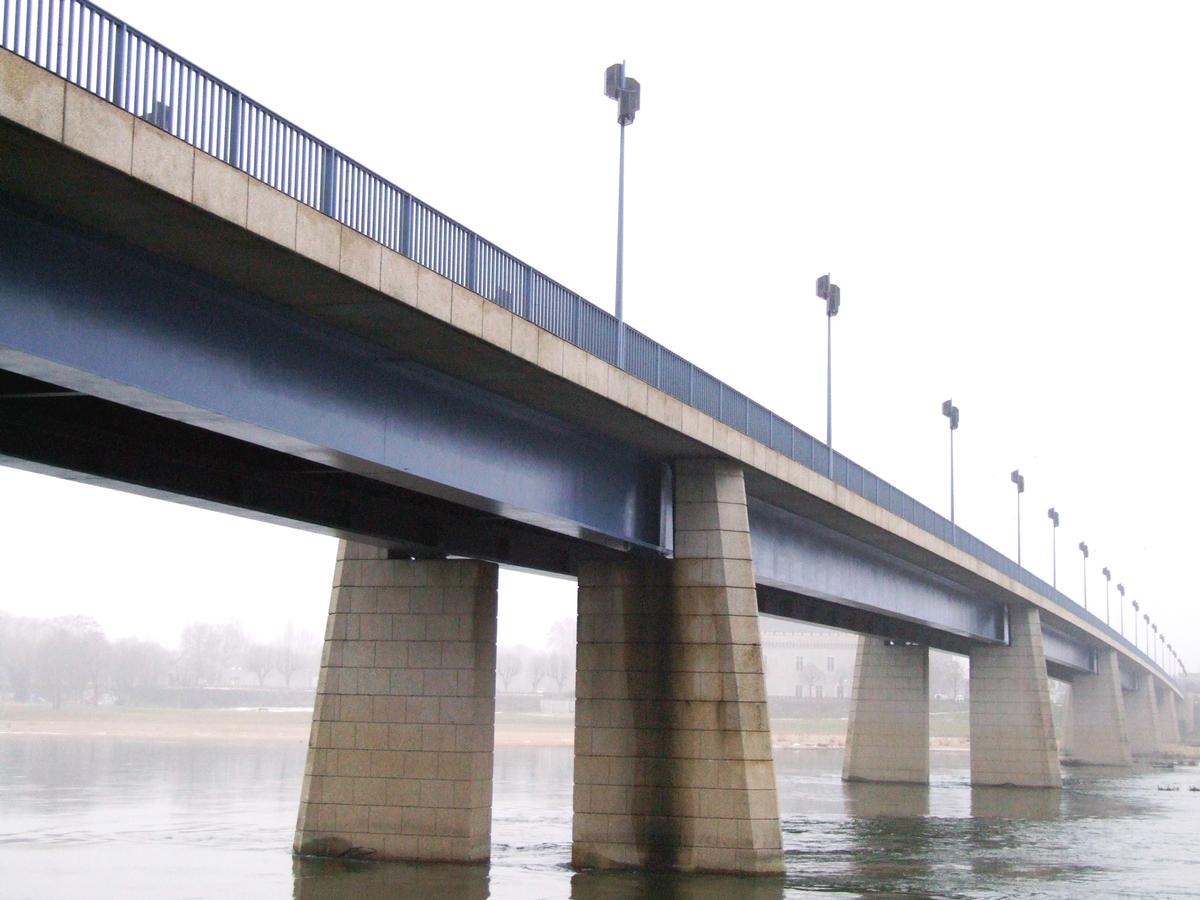 Pont sur la Loire par temps de brouillard - Entre Sully-sur-Loire et Saint-Père-sur-Loire - Ensemble vu de l'aval à Saint-Père-sur-Loire 