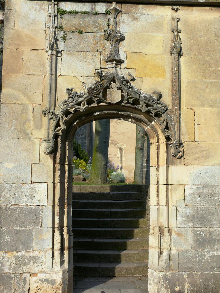 Ferrières - Abbaye de Ferrières - Porte d'accès à la cour de l'abbaye 
