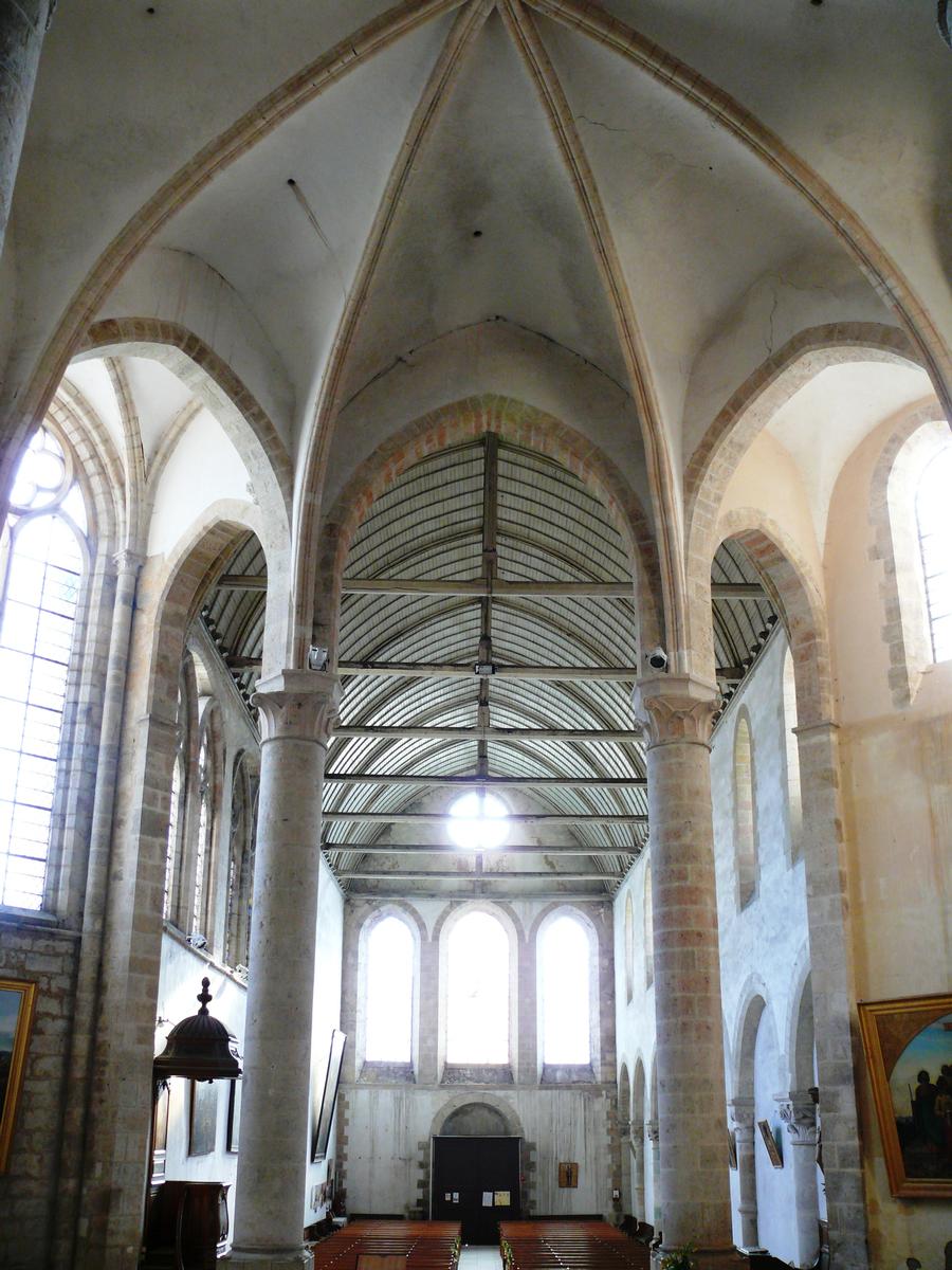 Eglise Saint-Pierre-et-Saint-Paul Ferrières - Abbaye de Ferrières - Eglise Saint-Pierre-et-Saint-Paul - Nef - Rotonde octogonale de la croisée du transept et nef vues du choeur