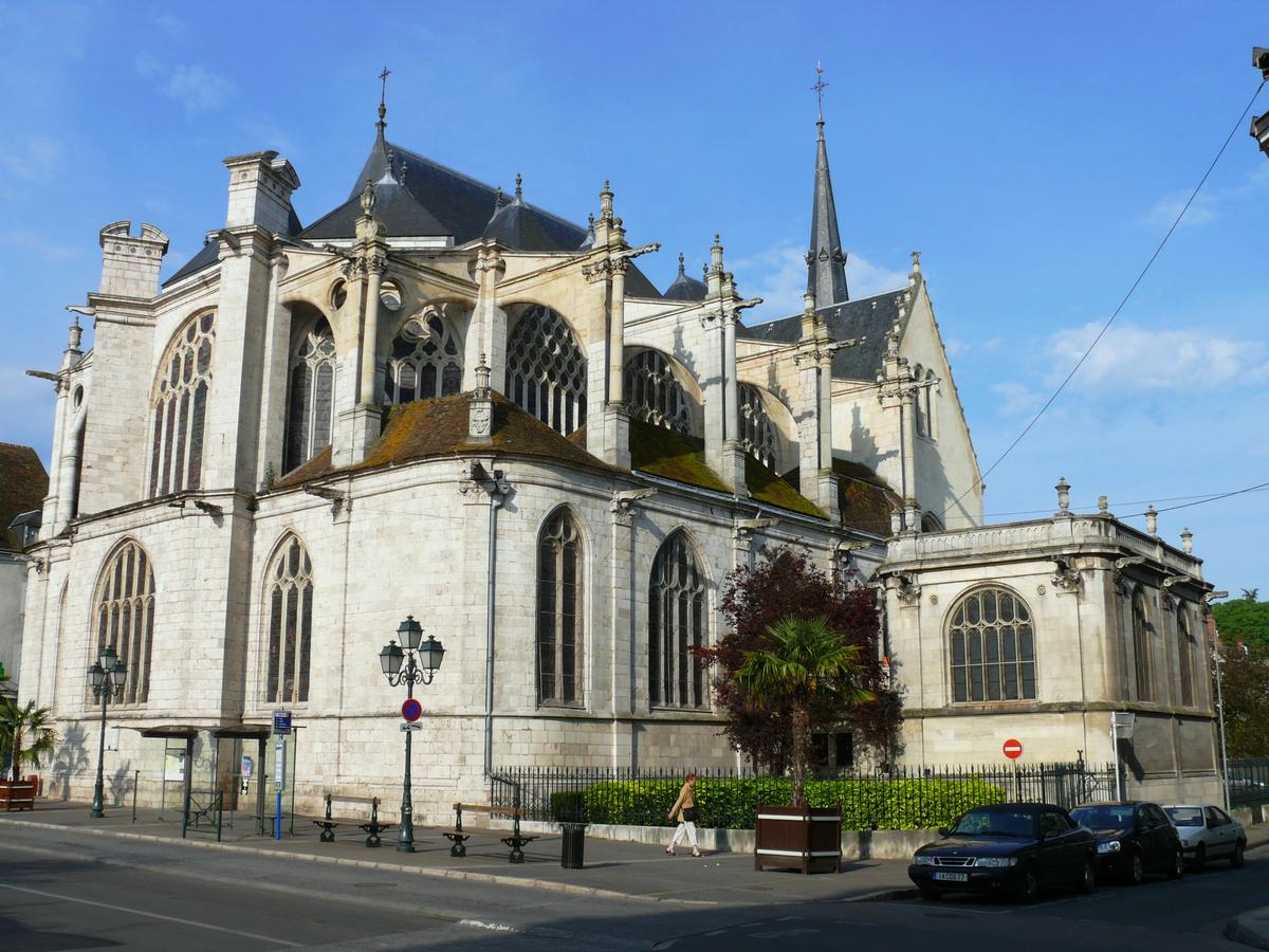 Montargis - Eglise de la Madeleine - Vue du choeur 