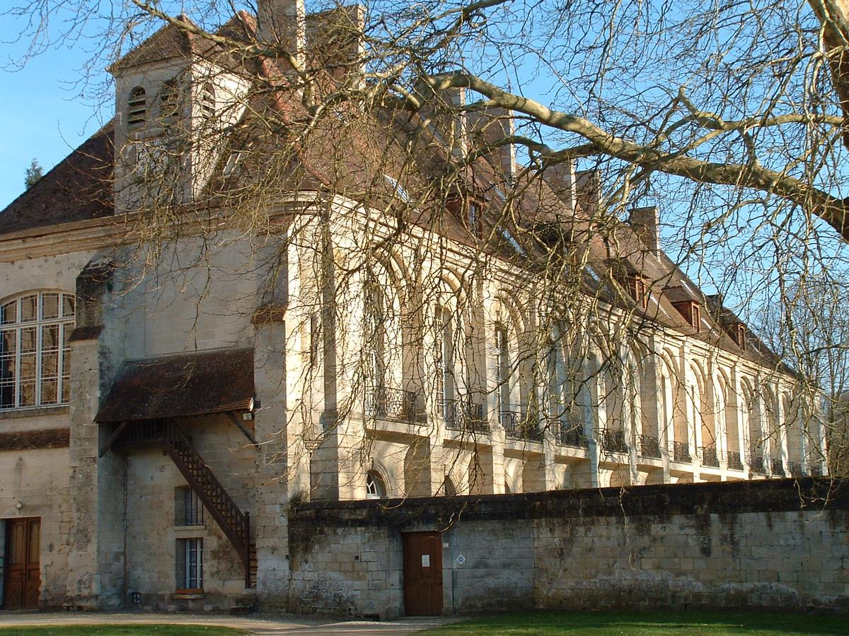 Abbaye de Longpont - Abbaye - Ancien bâtiment des convers transformé au 18ème siècle en logement pour l'abbé commendataire 