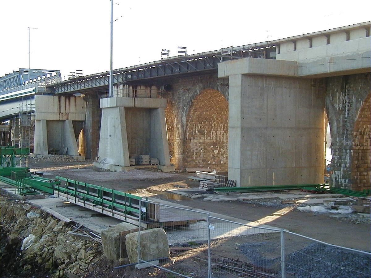 Lorient Railroad BridgeTemporary piers for new bridge approaches 