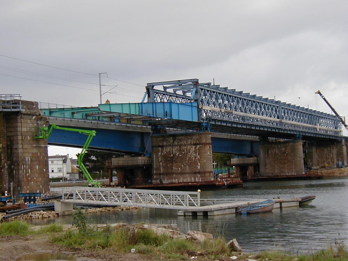 Lorient - Pont ferrovaire sur le Scorff - Délancement de l'ancien tablier 