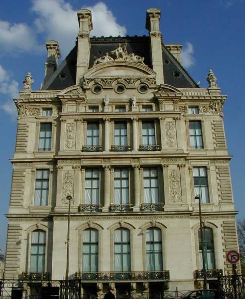 Palais du LouvrePavillon de Flore 1 