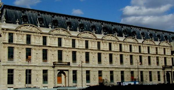 Palais du Louvre Doublement de l'aile le long de la rue de Rivoli construite par Lefuel