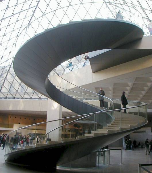 Palais du LouvrePyramide - Escalier 