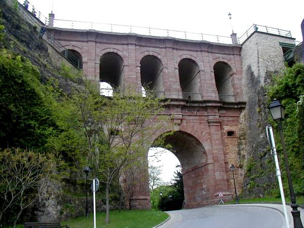 Pont du château donnant accès au Bock, Luxembourg 