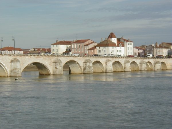Saint-Laurent Bridge in Mâcon 