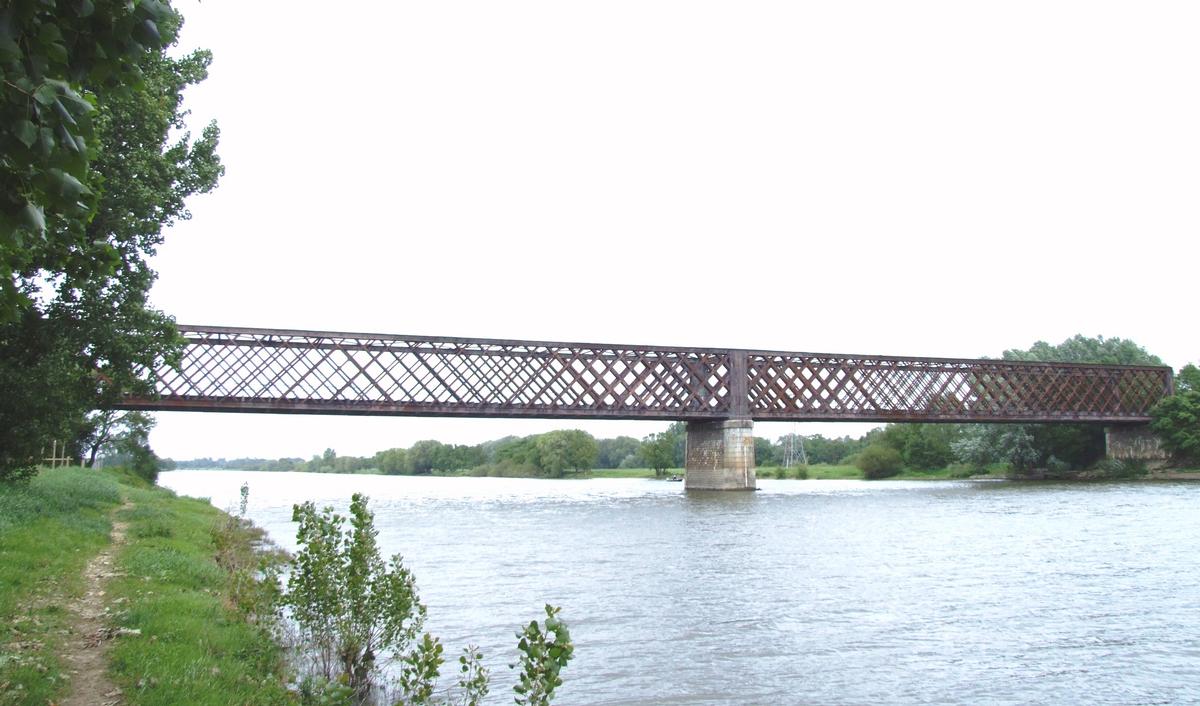 Eisenbahnviadukt über die Marne in Angers 