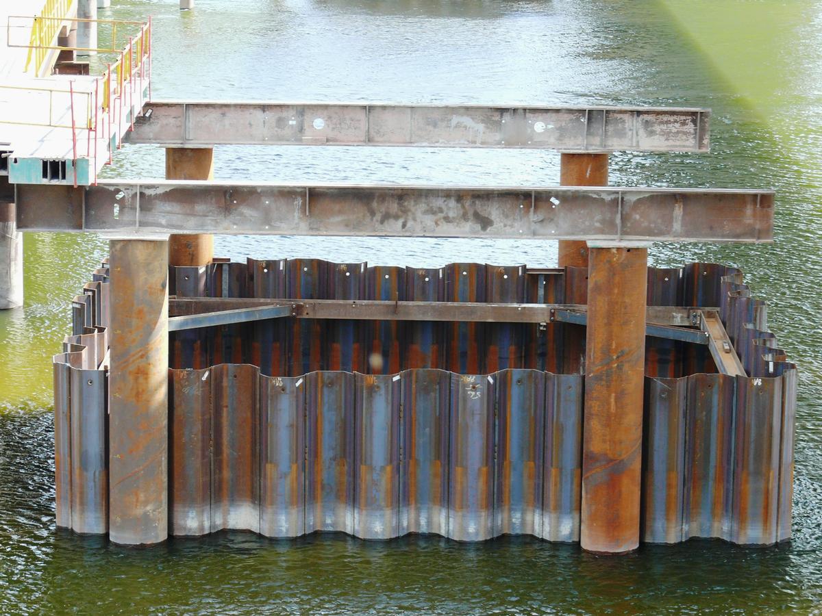 Saumur - Doublement du pont du Cadre Noir - Batardeau de la pile P3 avec lierne en tête 