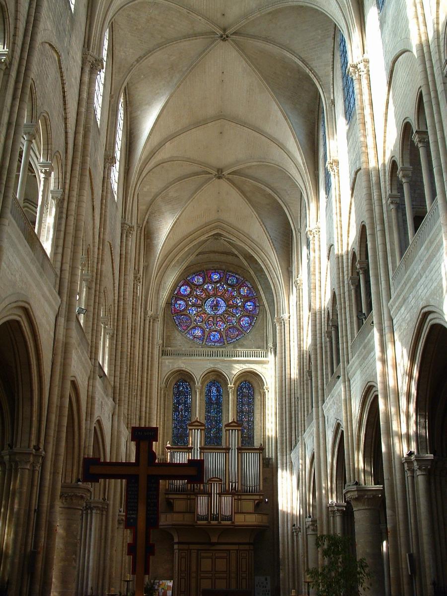 Mantes-la-Jolie - Collégiale Notre-Dame - Nef et rose occidentale 