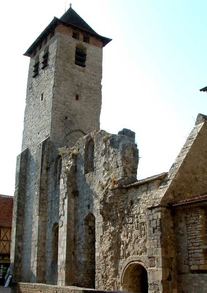Abbaye de Marcilhac-sur-Célé Tour, ruines de la partie romane et portail Sud de l'abbatiale