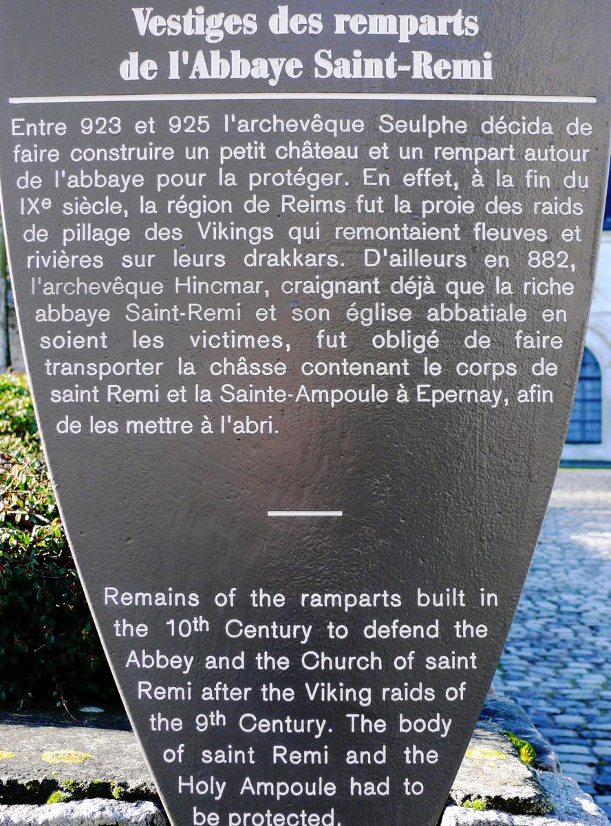Reims - Musée Saint-Remi (ancienne abbaye Saint-Remi) - Panneau d'information sur l'enceinte de l'abbaye 