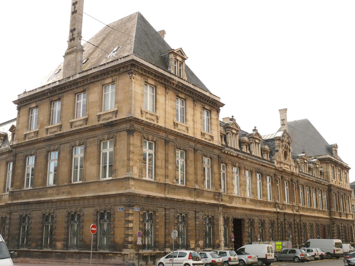 Hôtel de ville de Reims - Façade sur la rue de la Grosse-Ecritoire 