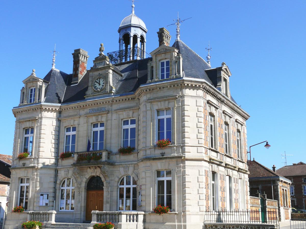 La Neuville-au-Pont Town Hall 