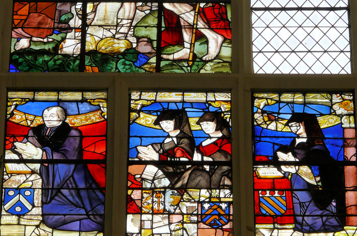 Sézanne - Eglise Saint-Denis - Nef - Fragment de vitrail représentant des donateurs 