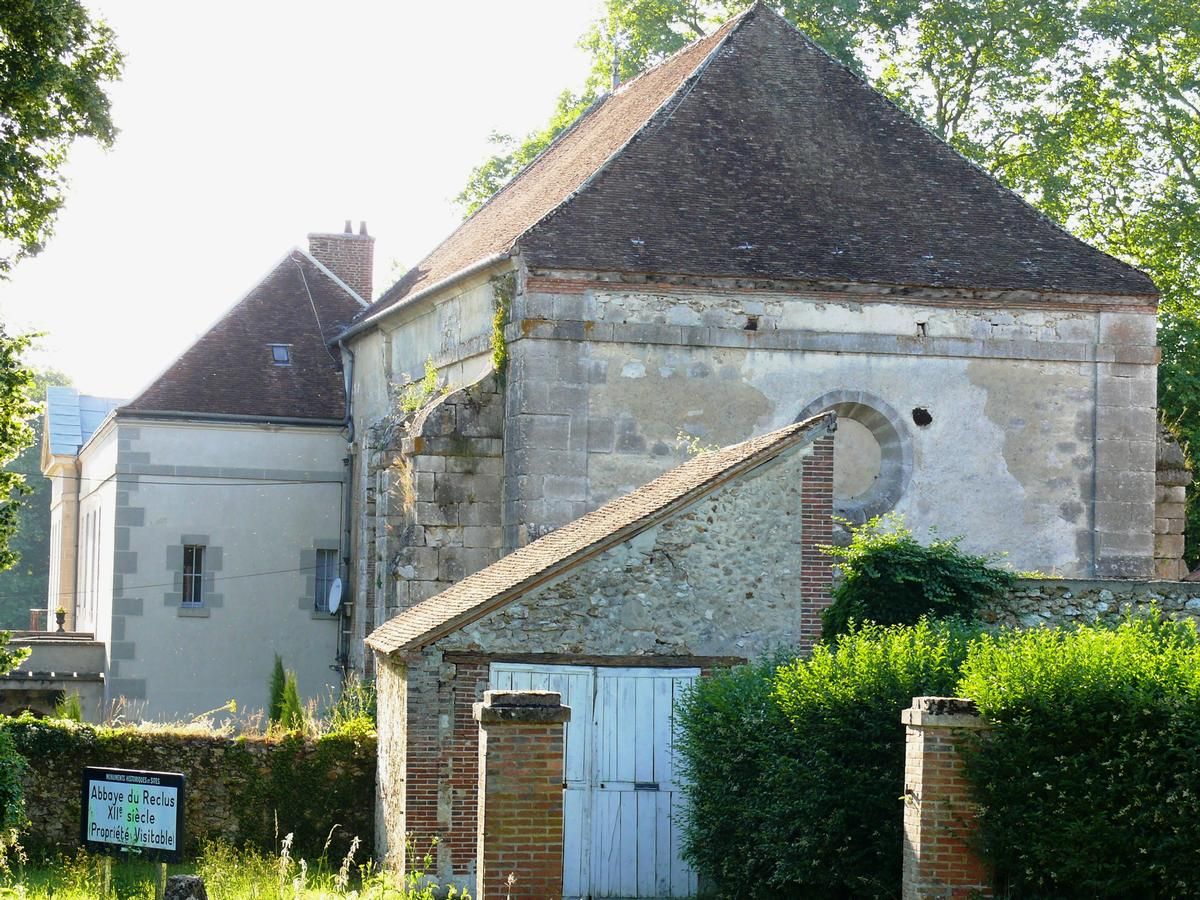 Fiche média no. 114991 Talus-Saint-Prix - Ancienne abbaye cistercienne Notre-Dame du Reclus - L'ancienne église abbatiale reconstruite en 1766-1770 et l'ancien logis abbatial