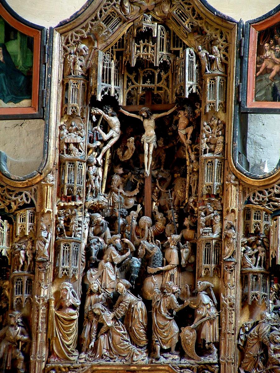Fromentières - Eglise Sainte-Marie-Madeleine Rétable anversois du 16ème siècle - Détail de la partie centrale (crucifixion)