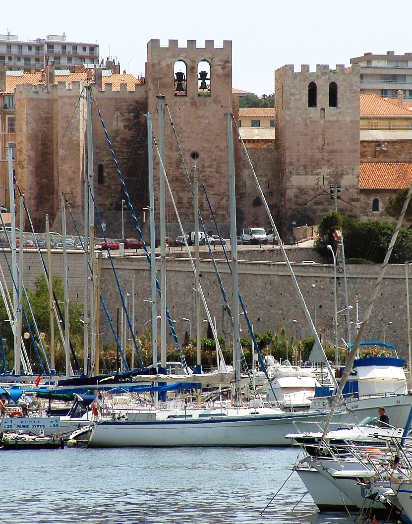 Marseille - Abbaye Saint-Victor - Façade vue du Vieux Port 