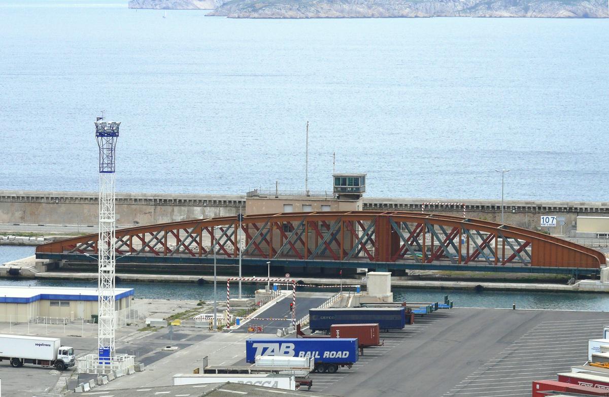 Port autonome de Marseille - Vue vers le sud - Pont tournant 