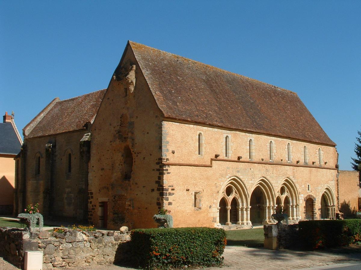 Massay - Ancienne abbatiale Saint-Martin - Salle capitulaire et le dortoir des moines, avec à l'arrière la chapelle de l'abbé 