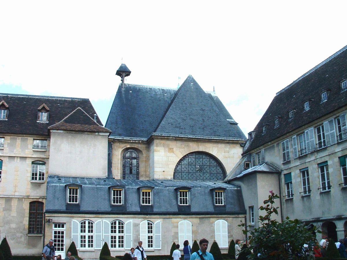 Maternité de Port-Royal (hôpital Cochin) - Ancien monastère de Port-Royal de Paris - La chapelle vue du cloître 