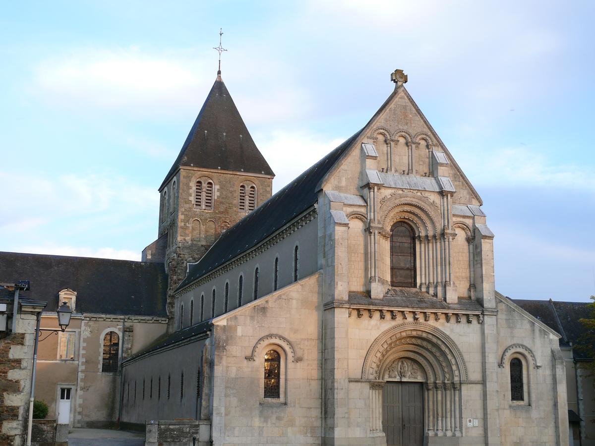 Château-Gontier - Eglise Saint-Jean-Baptiste 