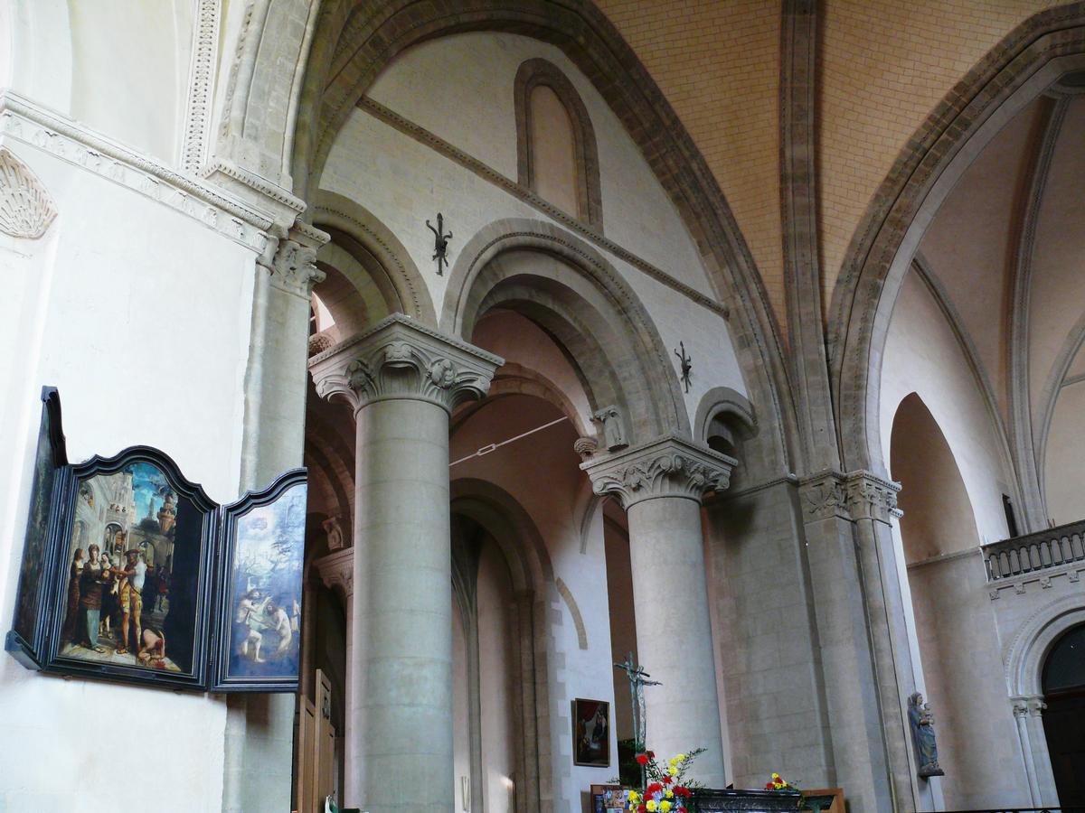 Laval - Cathédrale de la Trinité - Le choeur vu du transept 