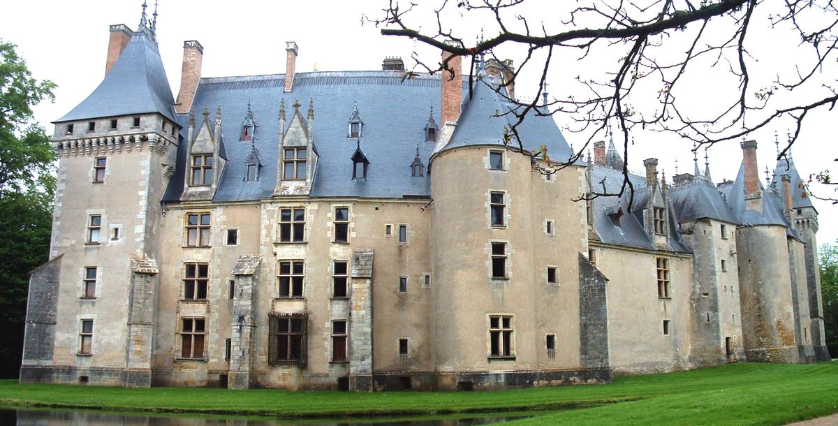 Château de Meillant - Ensemble vu du côté des champs 