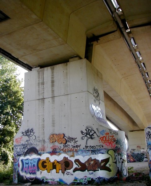 Mesnil-le-Roi-Viadukt – Trennpfeiler zwischen Rampe und Strombrücke 