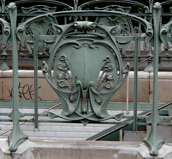 Décoration d'une grille d'entrée pour la station »Europe« de la ligne 3 du Métro de Paris (Hector Guimard) 