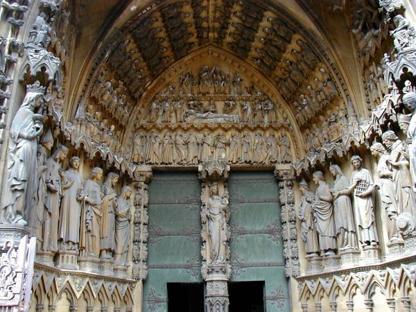 Cathédrale Saint-Etienne de Metz Portail de la Vierge avec des sculptures de Dujardin