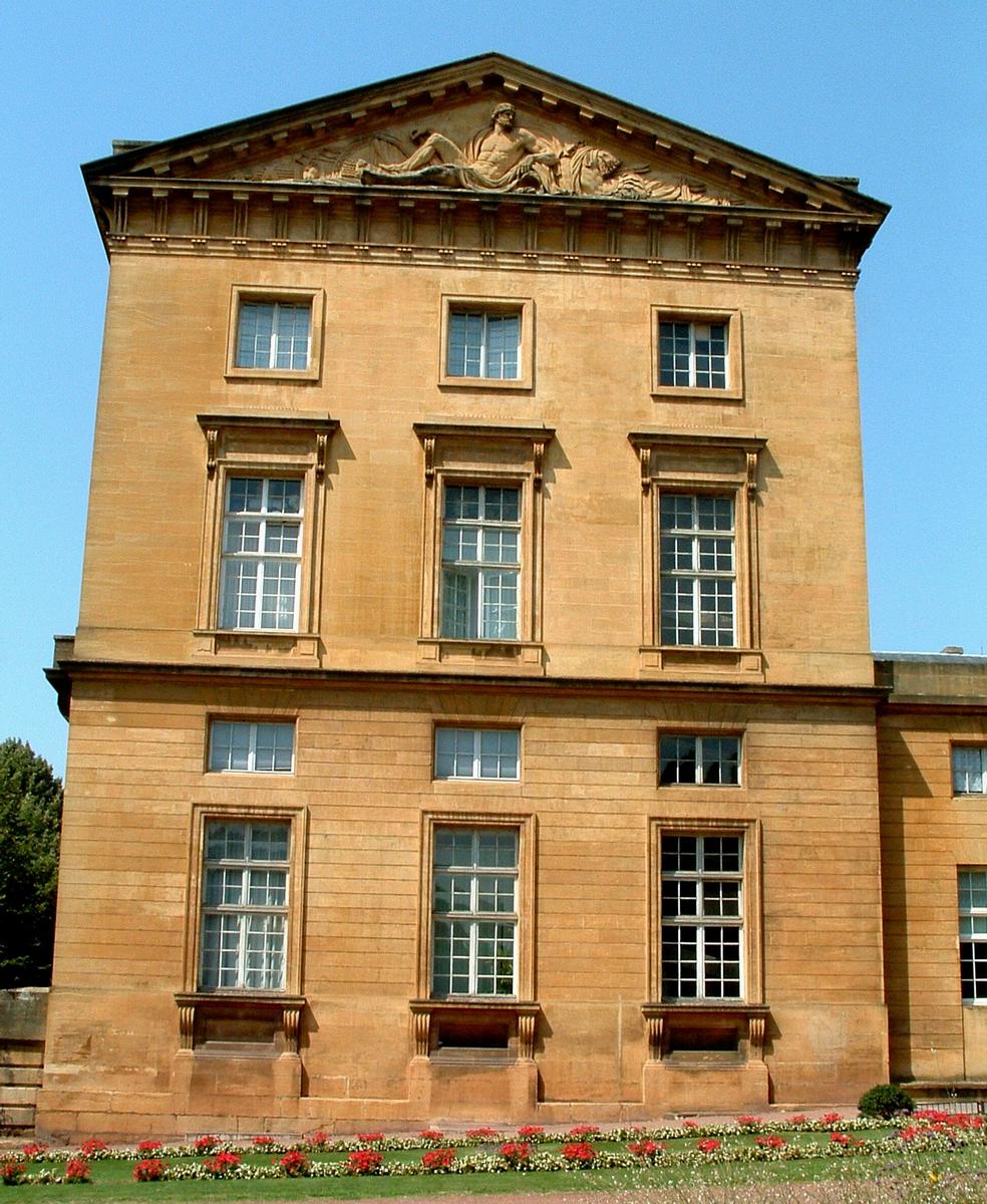 Metz - Palais de Justice (ancien Hôtel du Gouverneur) - Extrémité de l'aile ouest du côté de l'entrée 