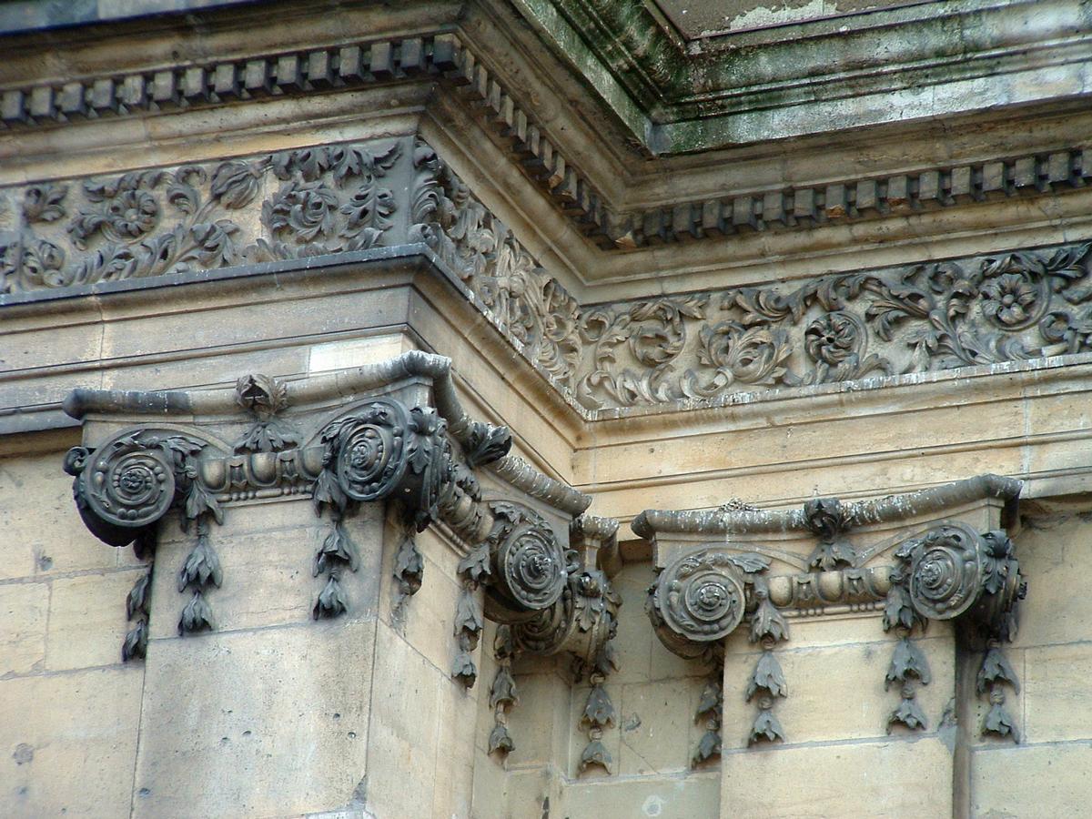 Pont-à-Mousson - Abbaye des Prémontrés - Eglise abbatiale - Détail de la décoration de la façade 