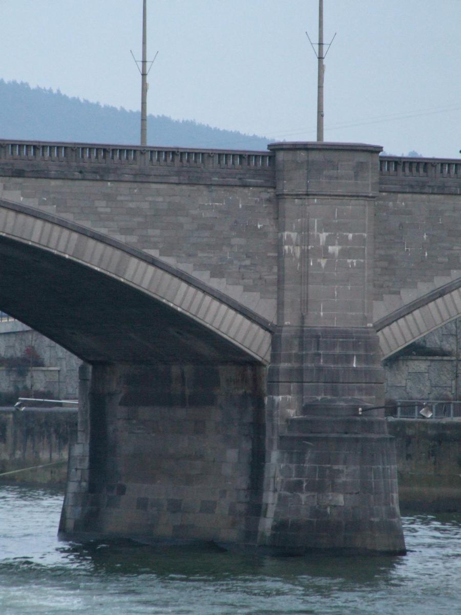 Pont d'Andenne sur la Meuse - Une pile vue de l'amont 