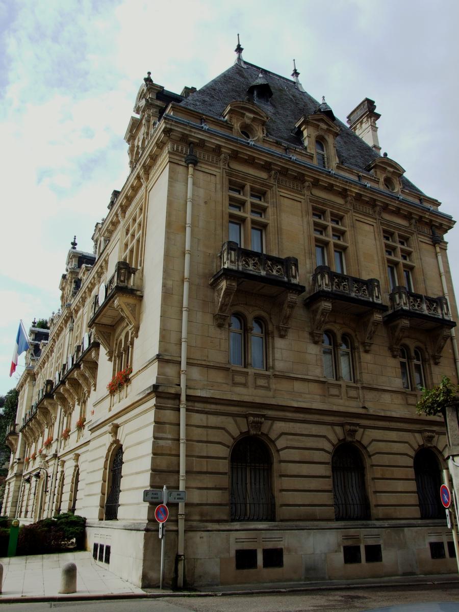 Bar-le-Duc - Préfecture de la Meuse - Façades de la rue d'Arros et de la place Reggio 