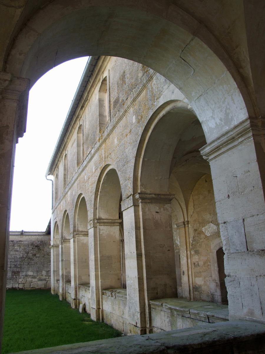 Abbaye de Jovilliers: Le cloître 