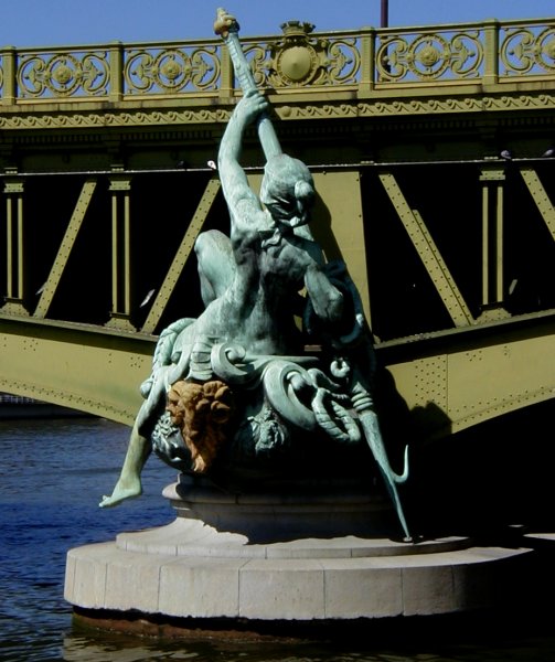 Pont Mirabeau à Paris.Décoration pile rive gauche aval 