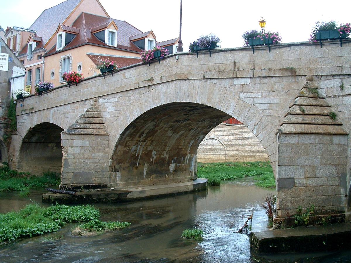 Montbard - Pont sur la Brenne (1733) - Vu de l'amont - Vue partielle 