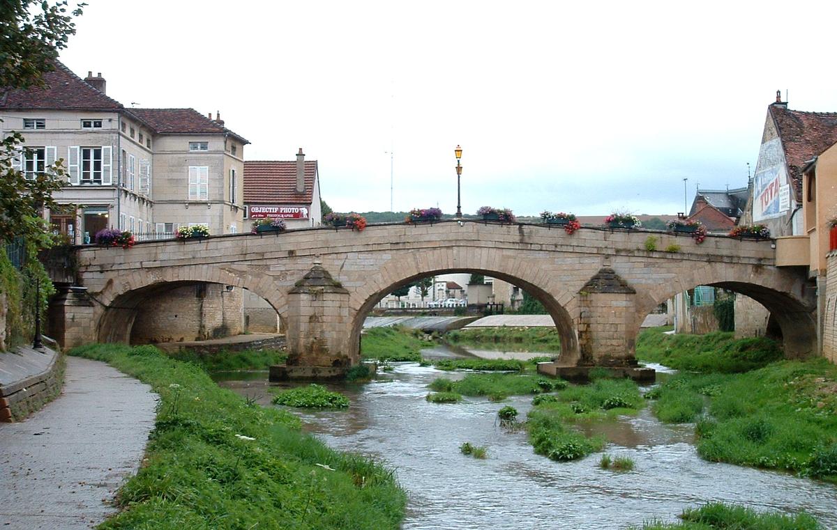 Montbard - Pont sur la Brenne (1733) - Vue de l'aval 