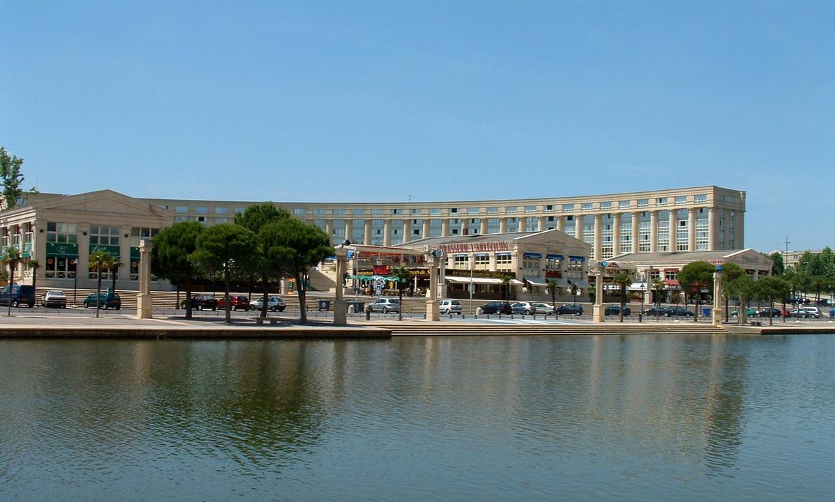 Montpellier - Port Juvénal et les restaurants sur le Lez 