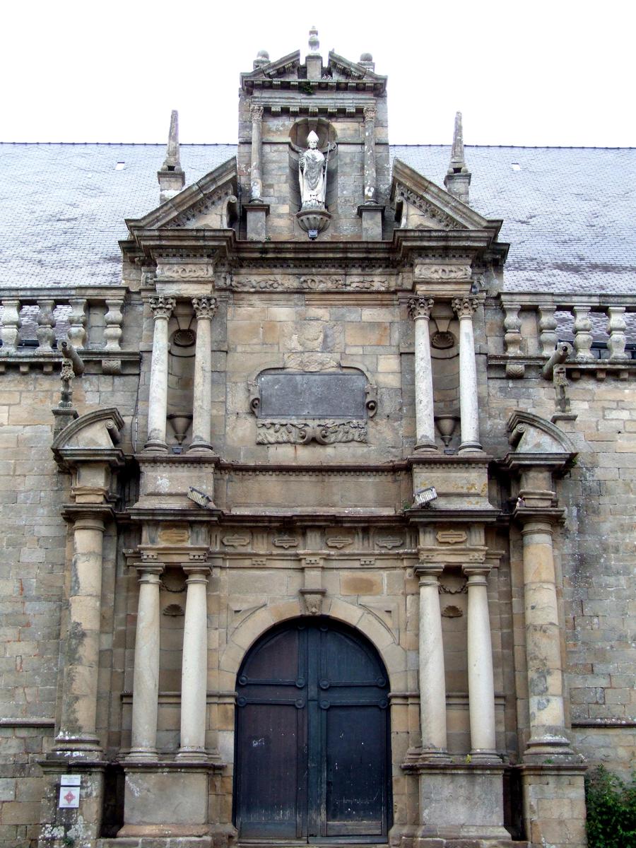 Auray - Eglise Saint-Gildas - Portail latéral 