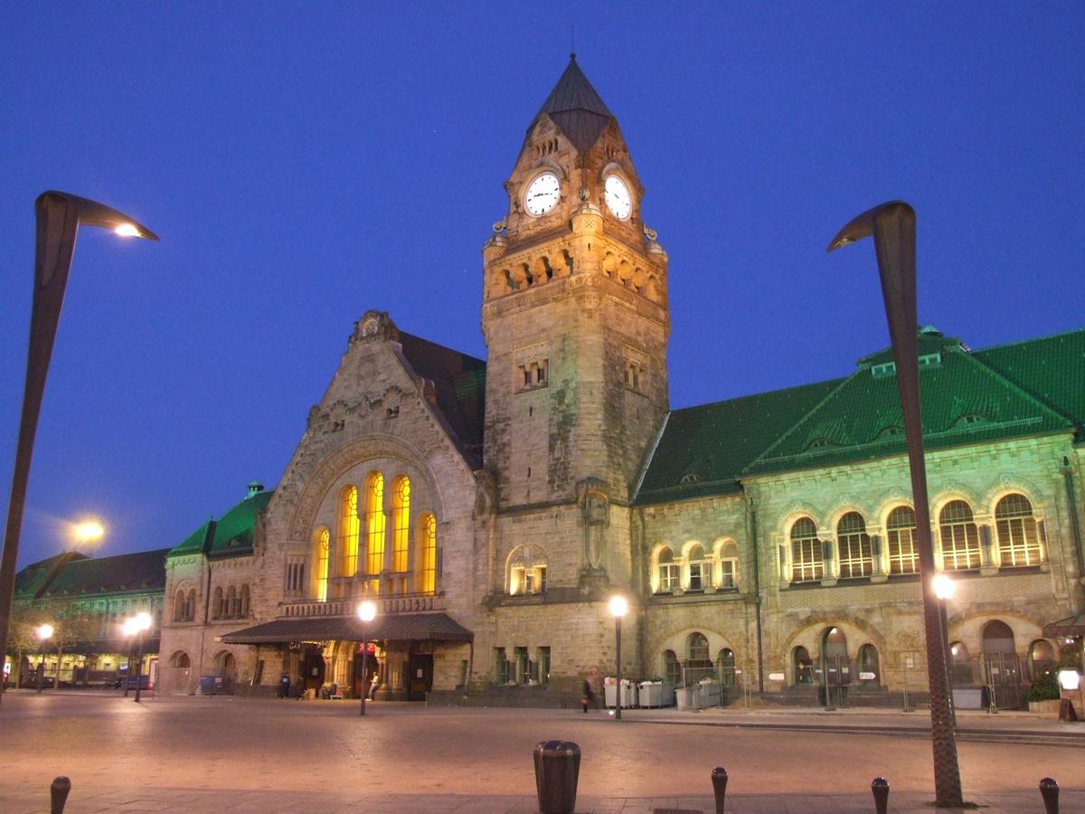 Gare de Metz la nuit 