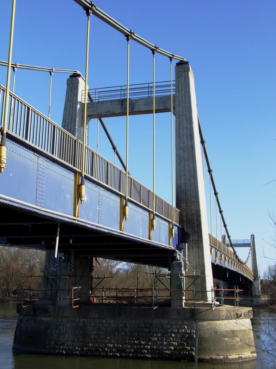 Pont suspendu d'Ennery sur la Moselle 