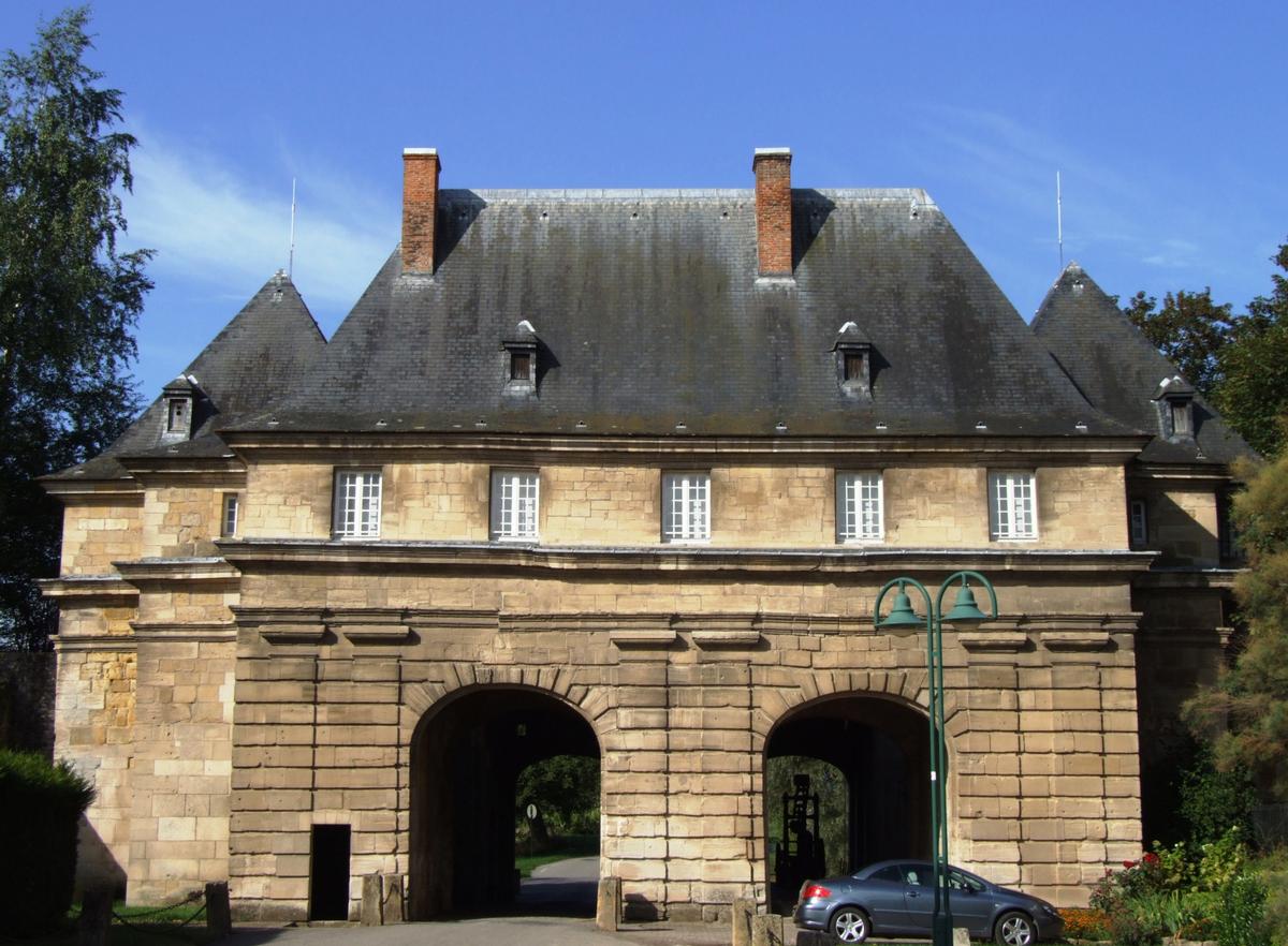 Marsal - Porte de France (musée du Sel) - Vue de l'intérieur de la ville 