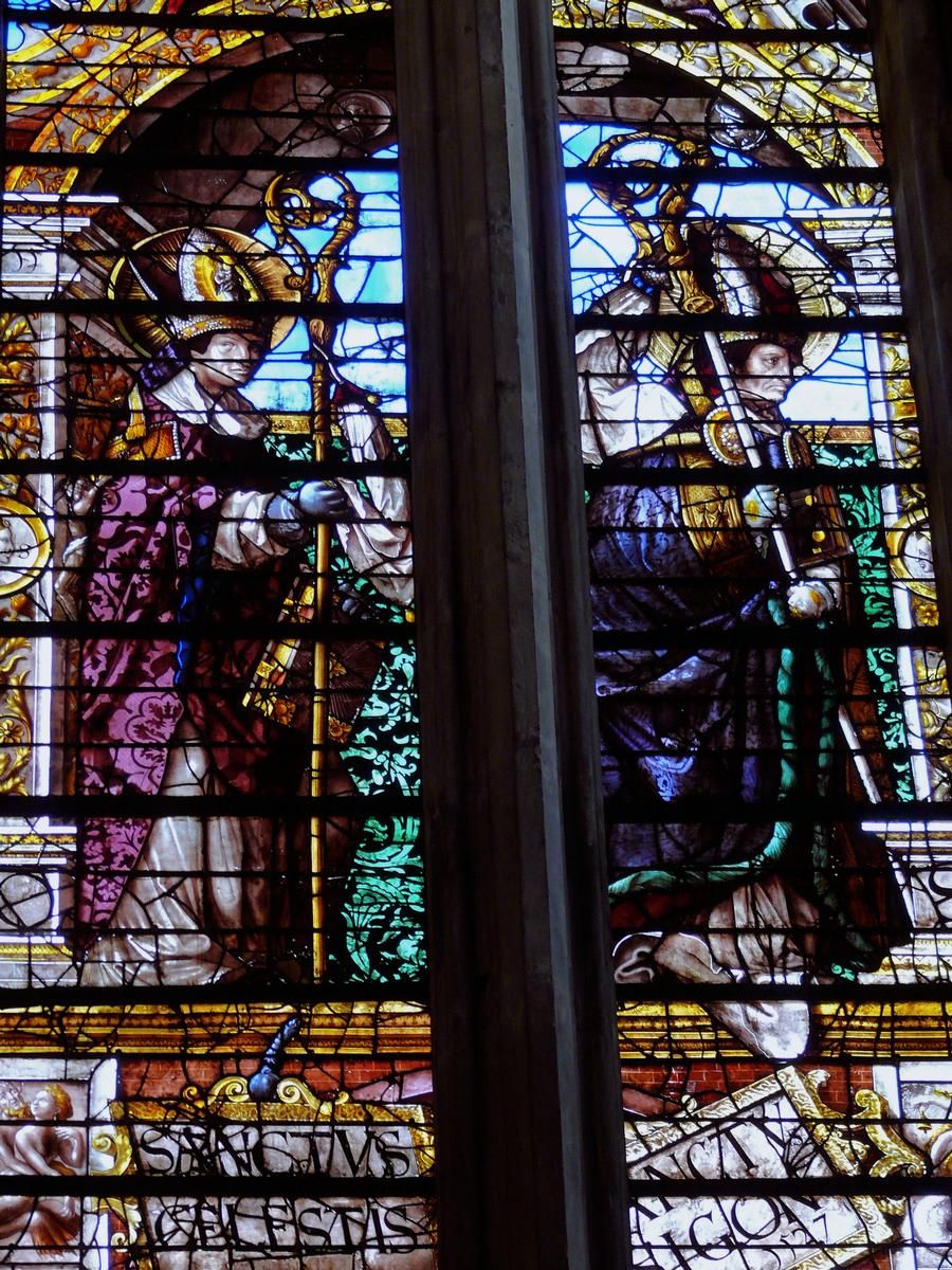 Metz - Cathédrale Saint-Etienne - Bras sud du transept - Vitraux de Valentin Bousch réalisés en 1521: au registre inférieur, deux évêques 