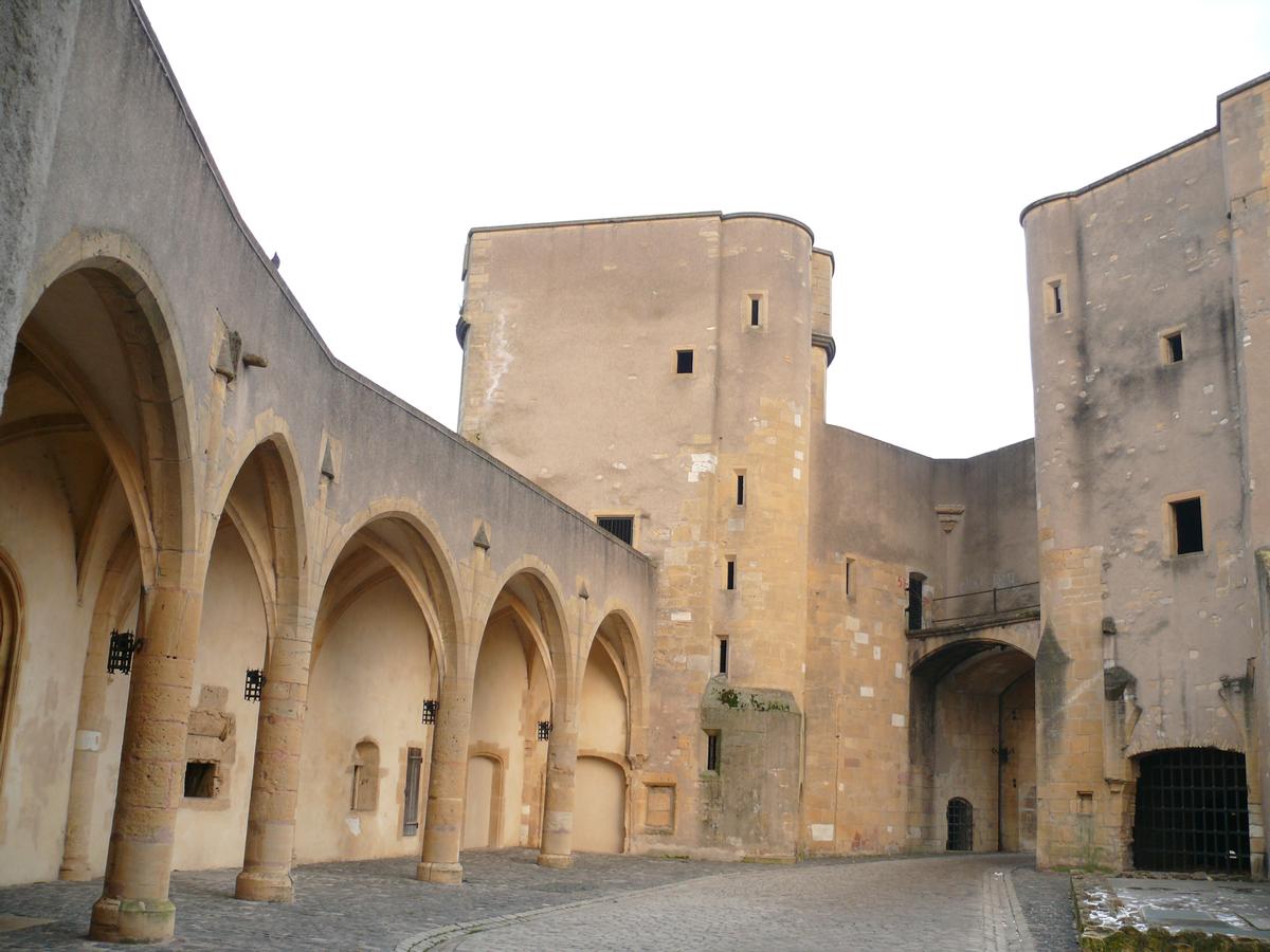 Metz - Remparts médiévaux - Porte des Allemands 