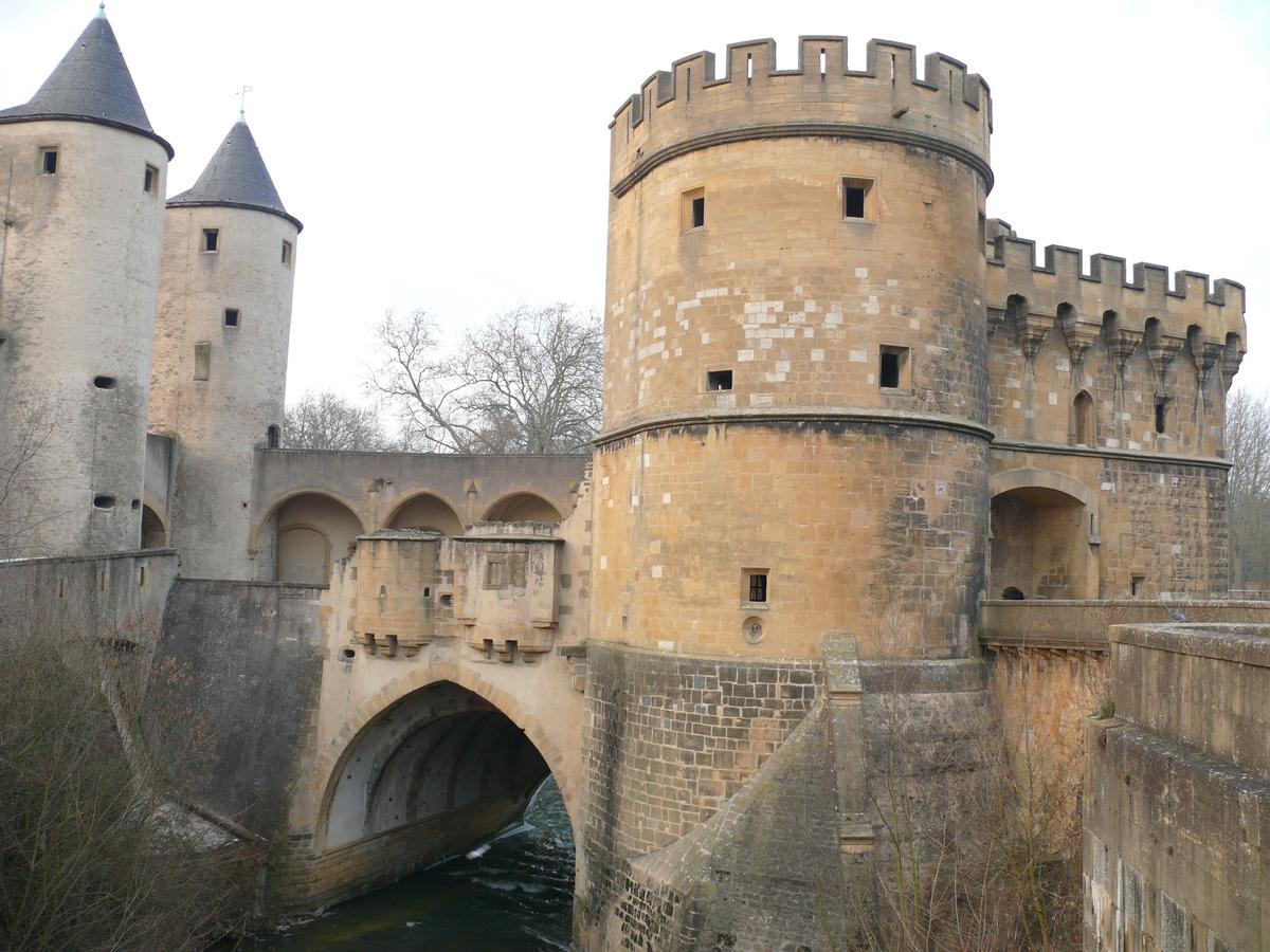 Metz - Remparts médiévaux - Porte des Allemands 
