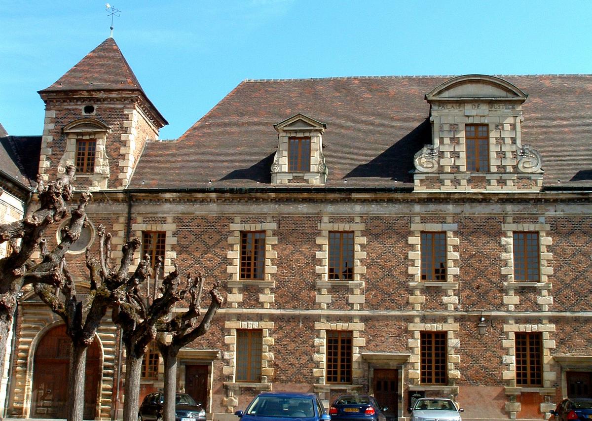 Moulins - Palais de Justice 