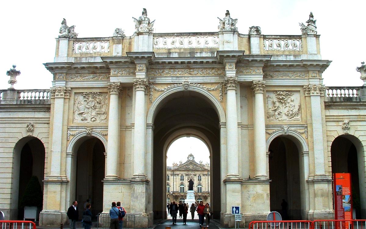 Nancy - Place Stanislas - Arc de Triomphe côté place de la Carrière 